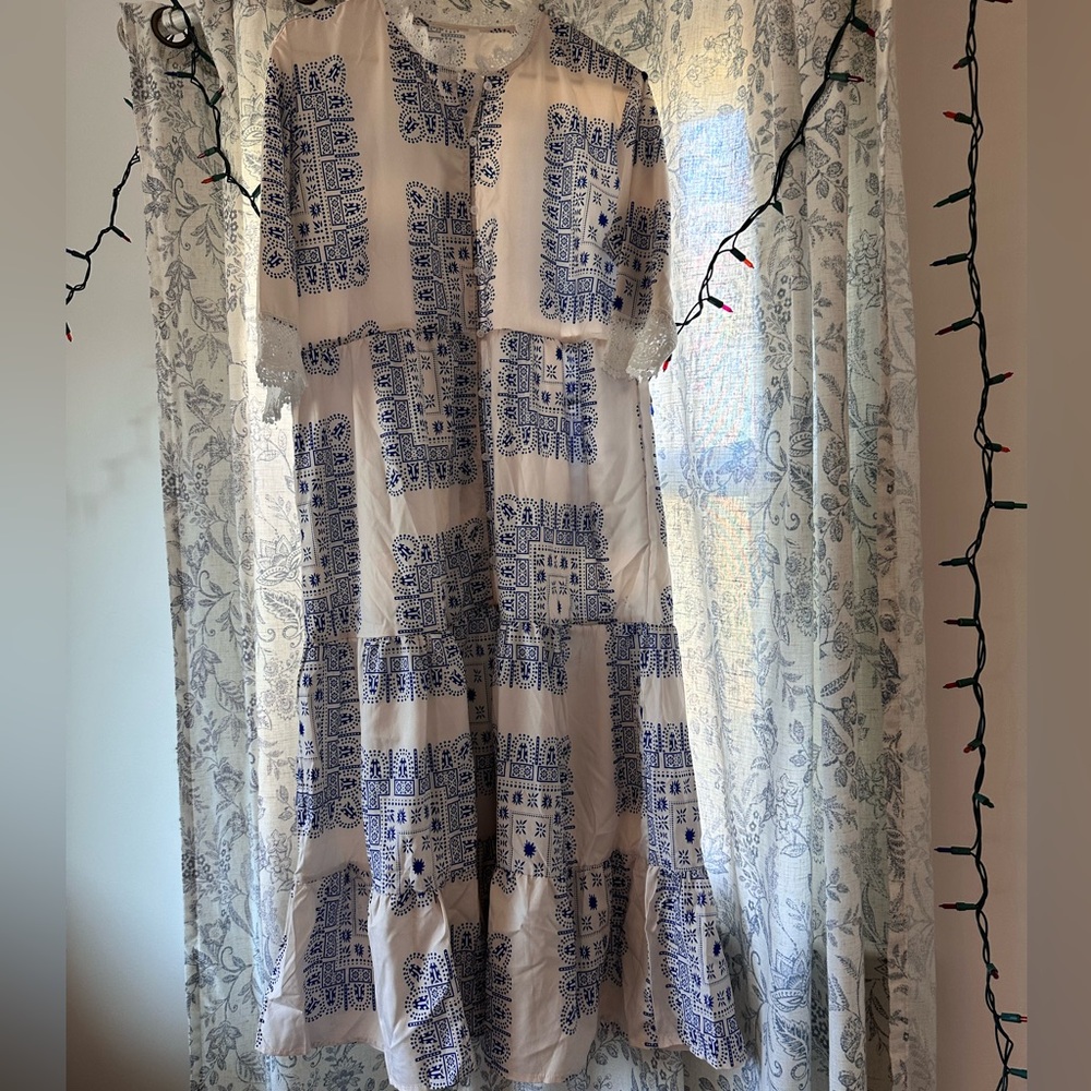 White and blue midi/maxi dress